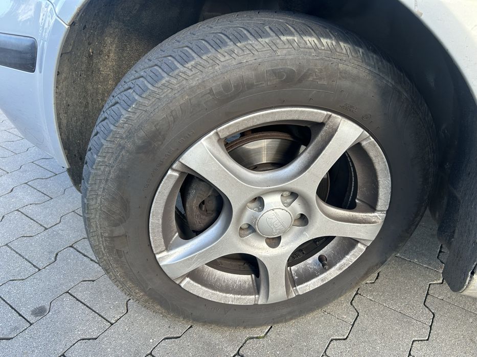 VW Golf IV 1.6 SR 5 drzwi alufelgi Nowe oplaty ROK 2 komplety kół 4
