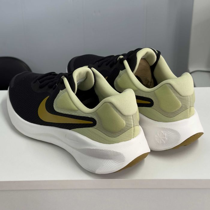 Оригінальні Nike Revolution 7 - модель FB2207-006 | EU 44 / 28 CМ