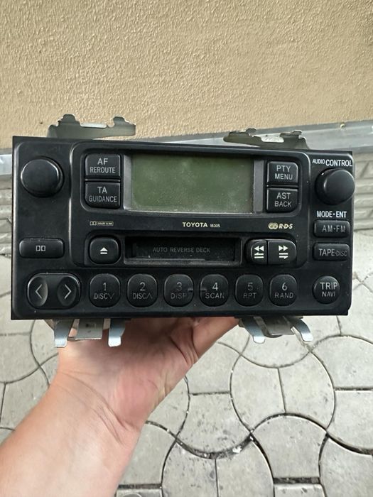 Продам штатную магнитолу camry30