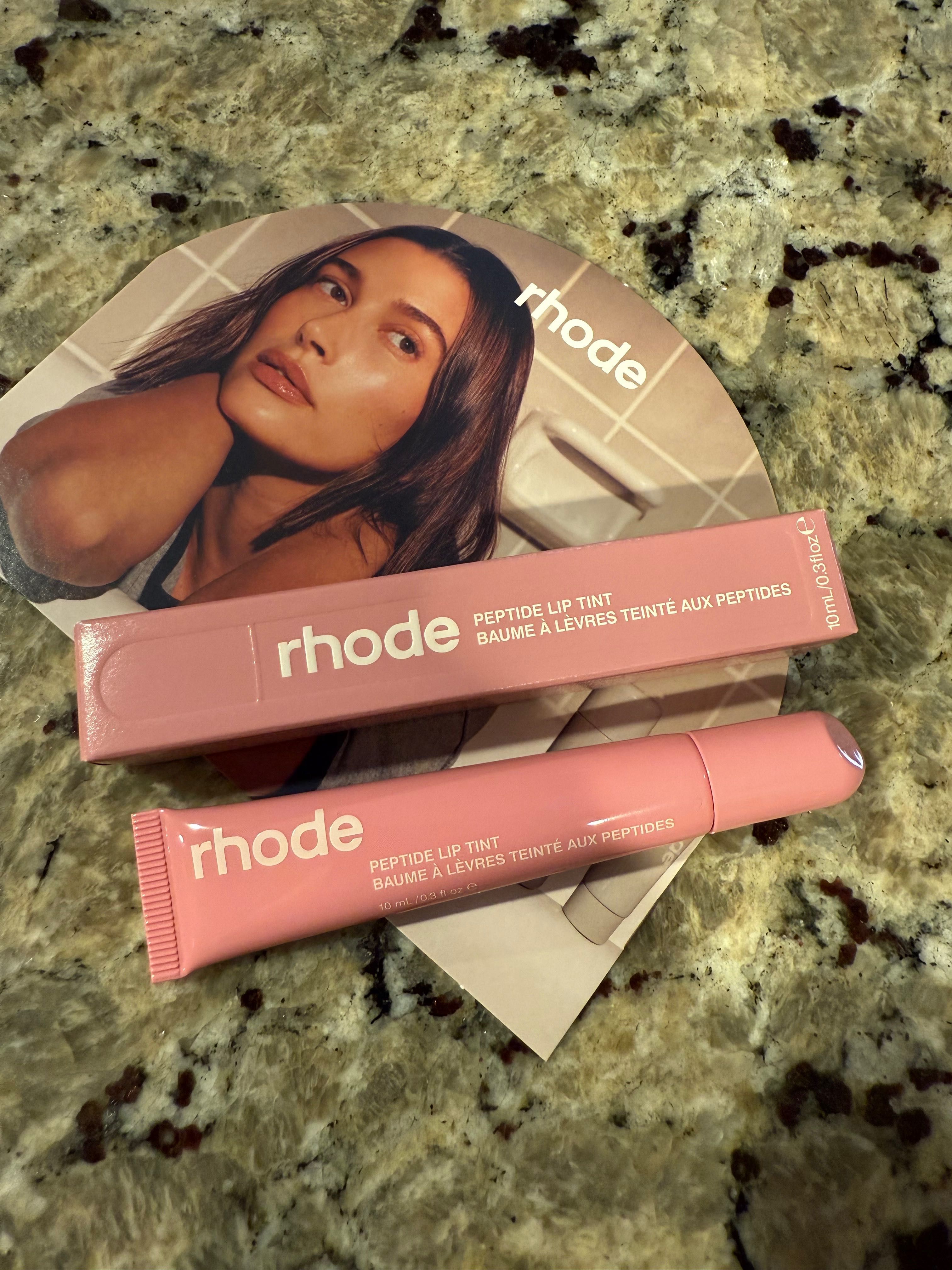 Błyszczyk Peptide Lip Tint / Peptide Lip Treatment firmy RHODE