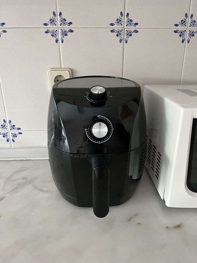 Airfryer preta disponível