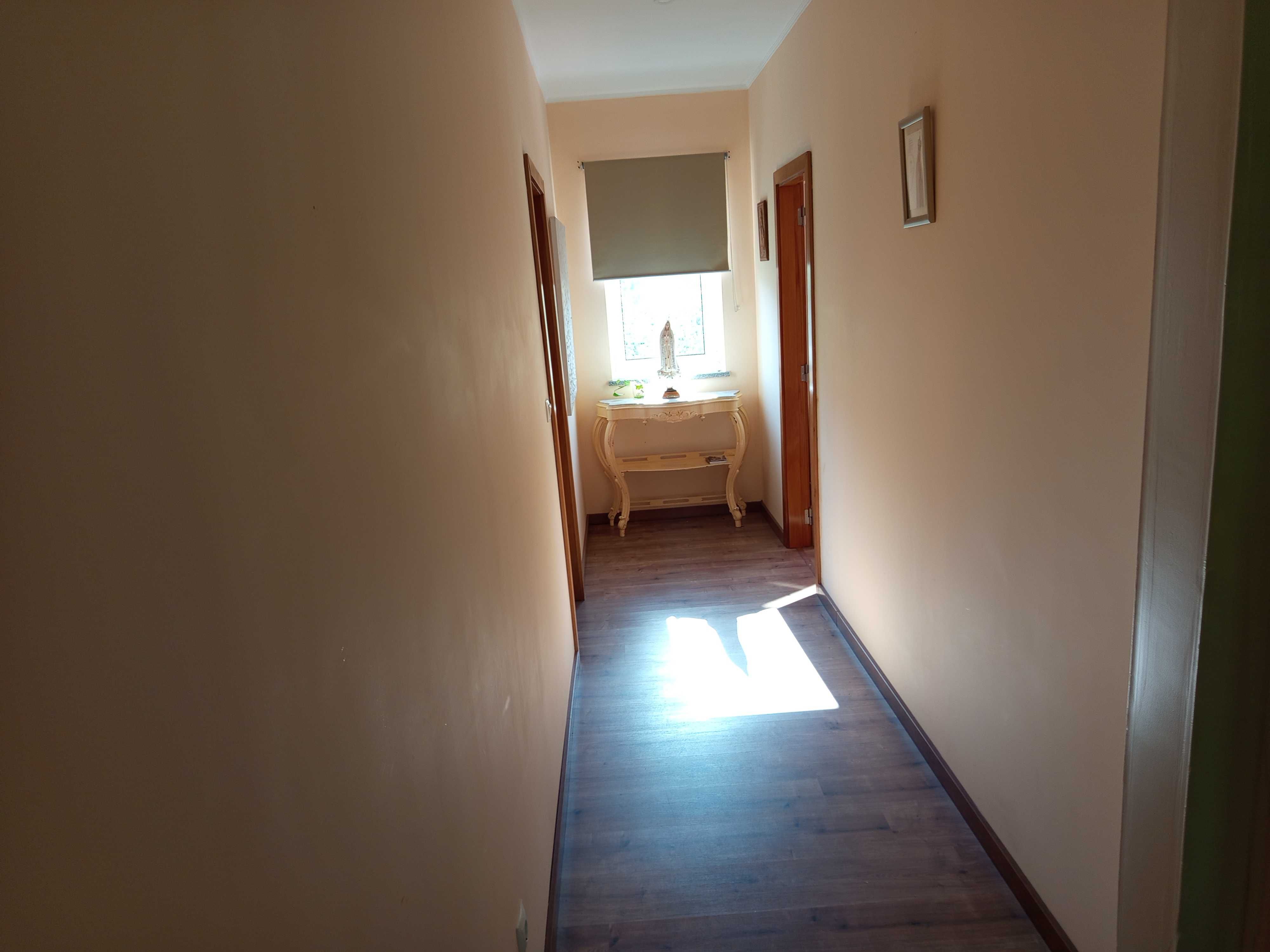 Quinta de 1 hectare com T3 remodelado+anexo e currais de pedra