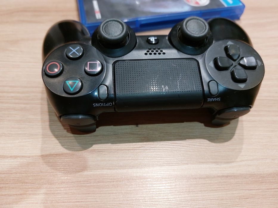 Playstation 4 pad ps4 działa bardzo dobrze