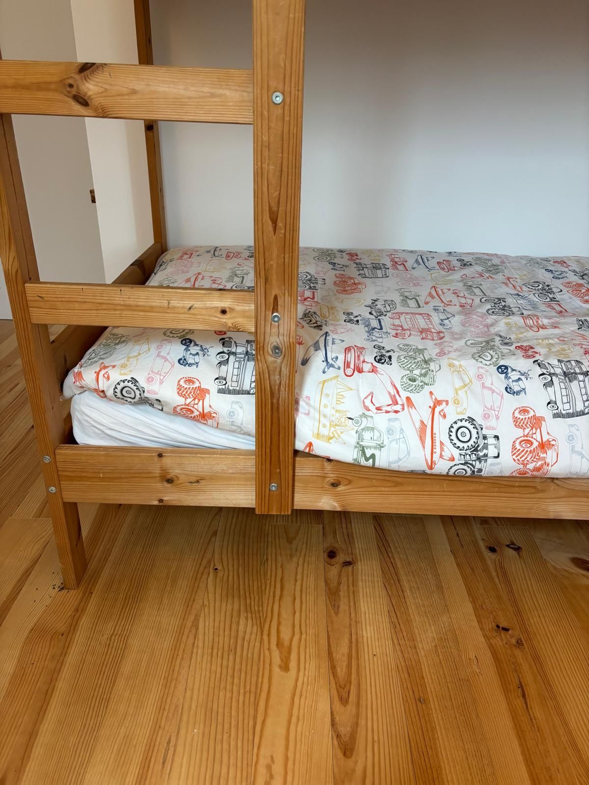 Beliche IKEA, em madeira Só o beliche.