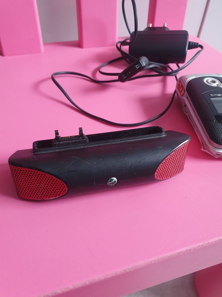 Głośnik Sony Ericsson MS-410 i ładowarką w300