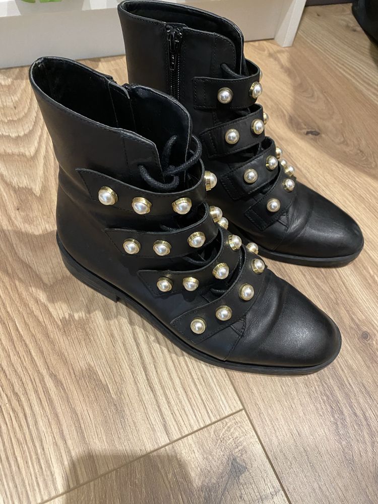 Botins e sapatilhas Zara