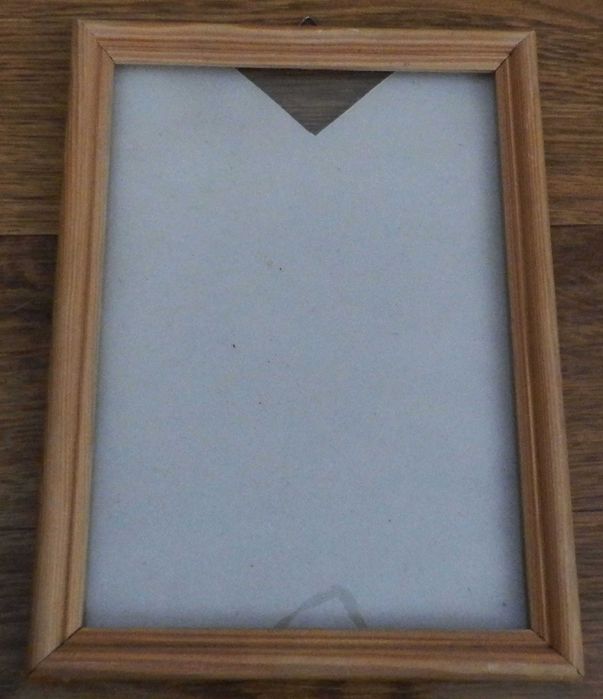 Dwie drewniane ramki do obrazu fotografii z szybami, 32x26 i 16,5x22