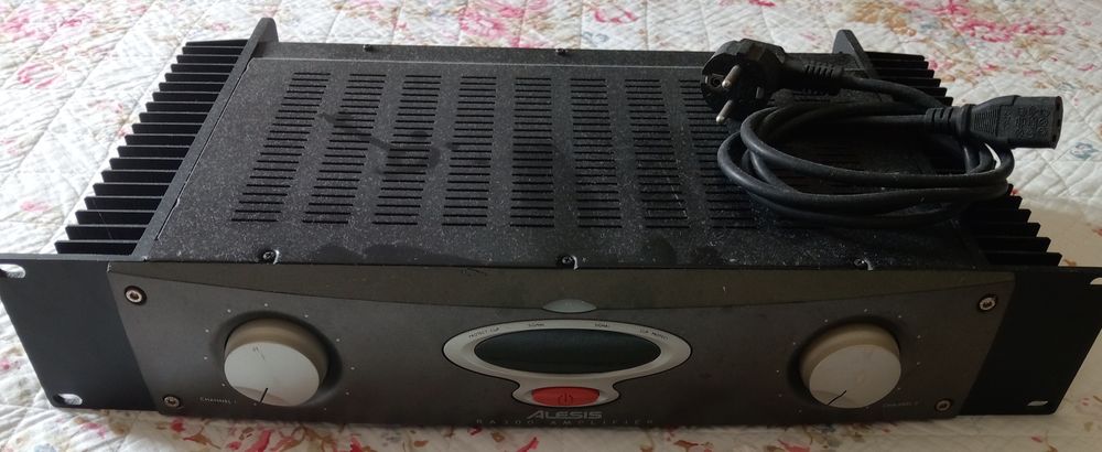 Amplificador Alesis RA 300 Dual Channel 300 watts