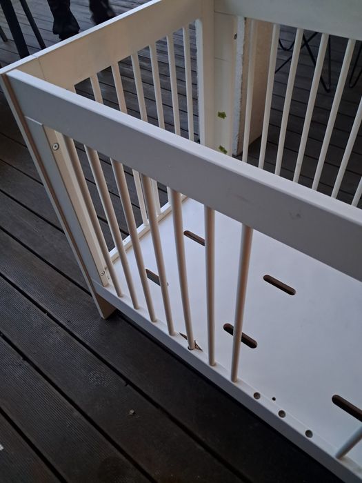 Oddam soliidne łóżeczko