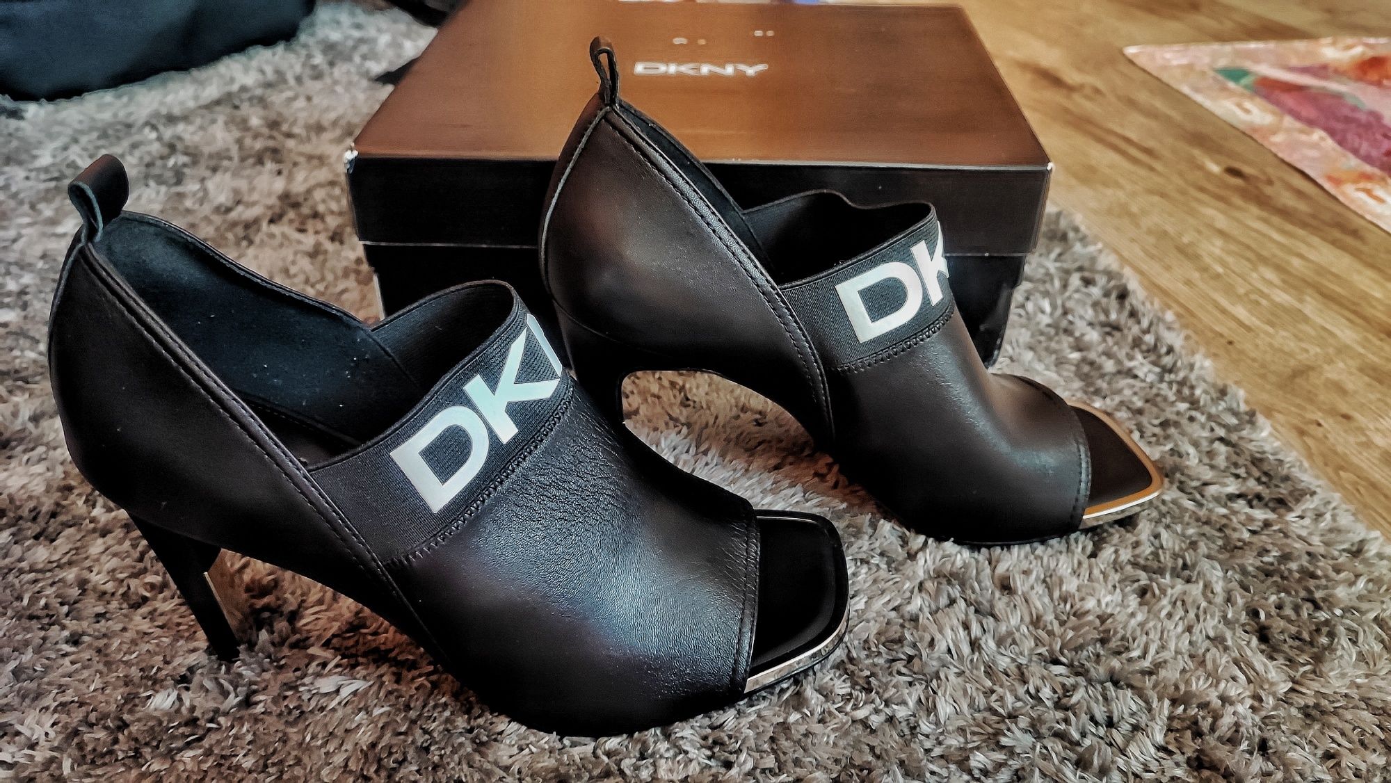 DKNY donna Karan botki skóra naturalna licowa szpilki skórzane 41