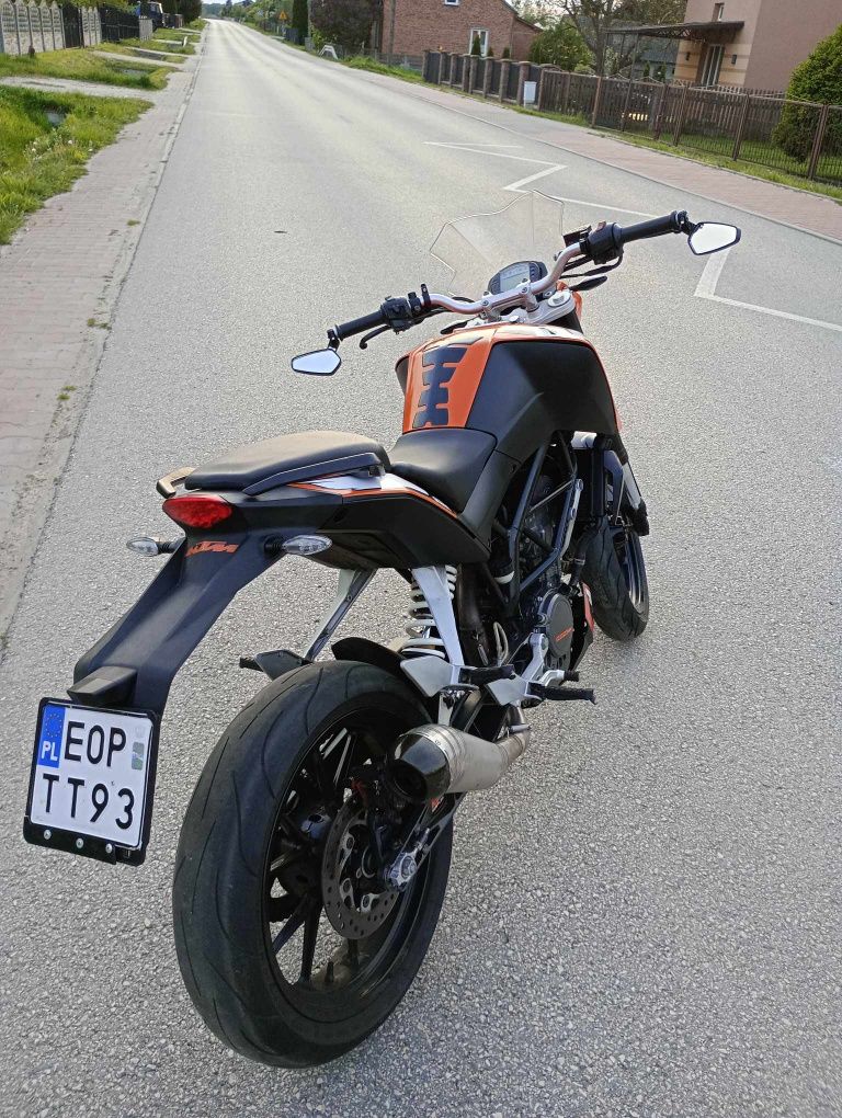 KTM   Duke.  125