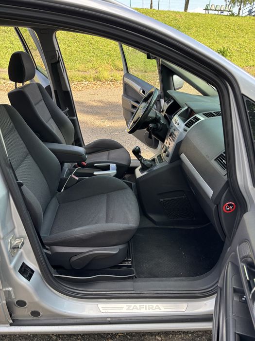 Продам Opel Zafira b 1,7 cdti