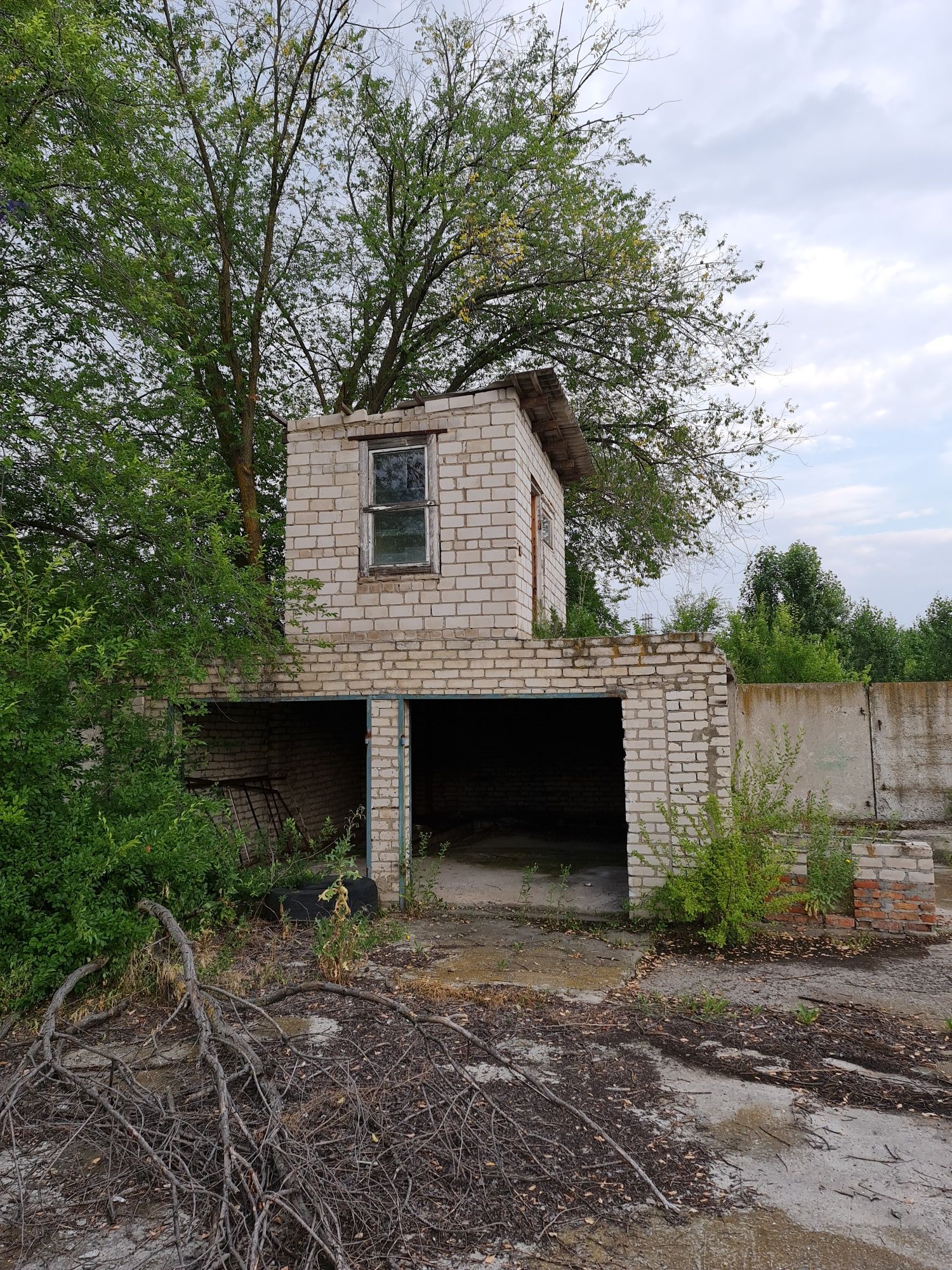 Продам базу з великою територією 40сот