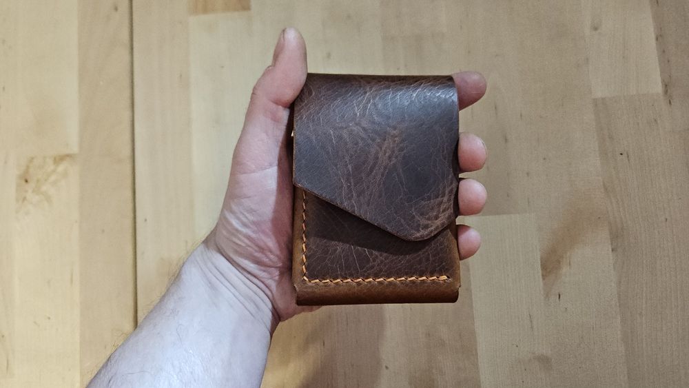 Borubar Skóroszyj - minimalistyczny portfel z fantastycznej skóry