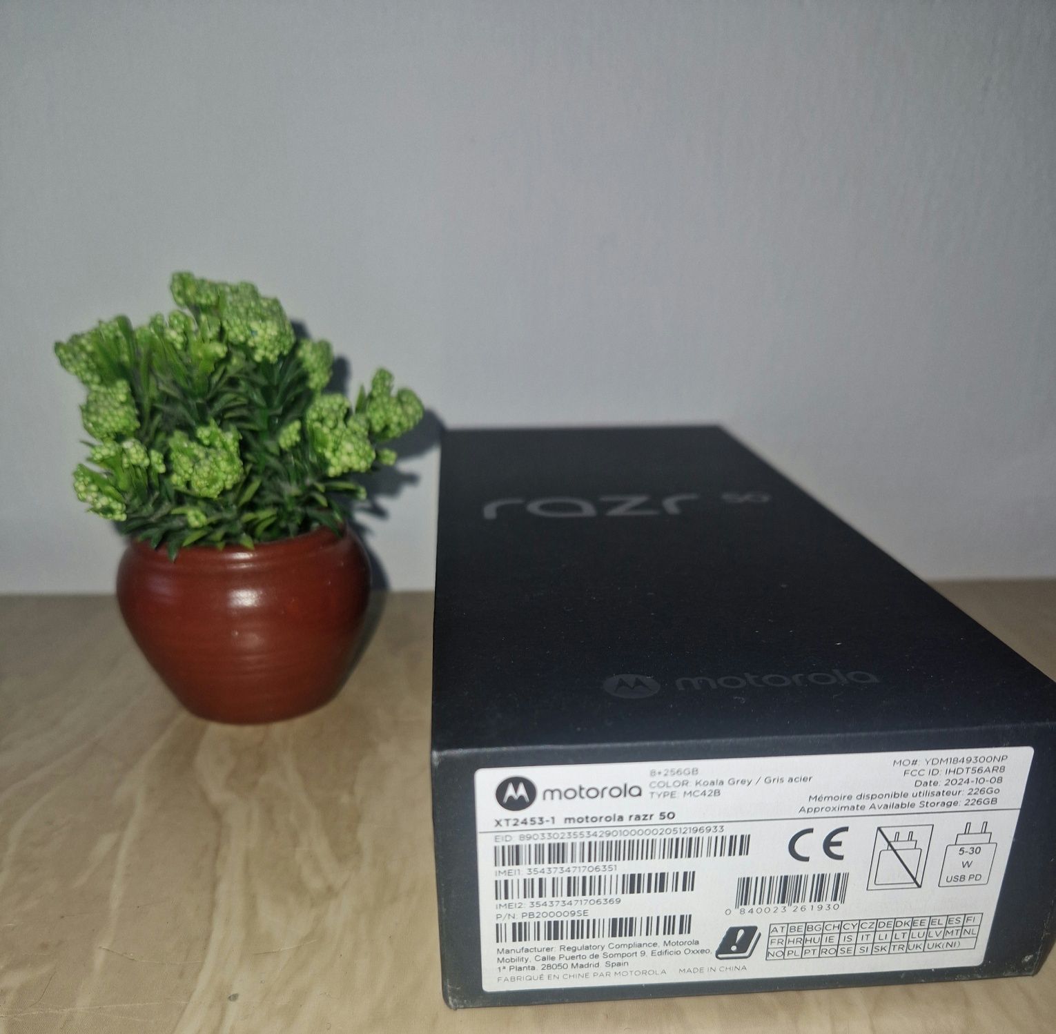 Смартфон Motorola Razr 50 8/256gb Koala Grey