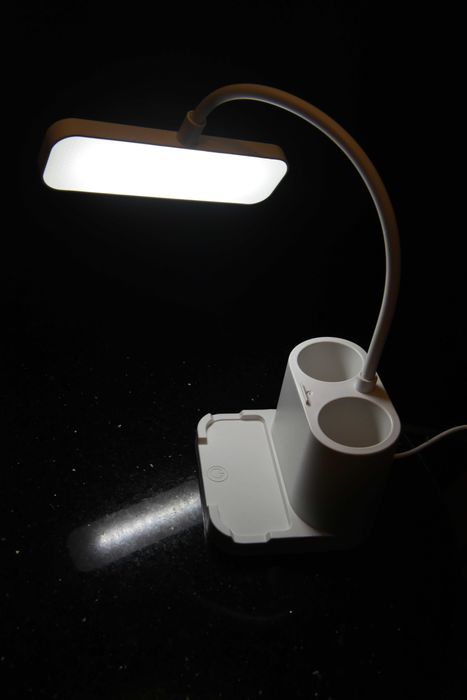 Lampka na biurko led na USB z przybornikiem 3 tryby świecenia