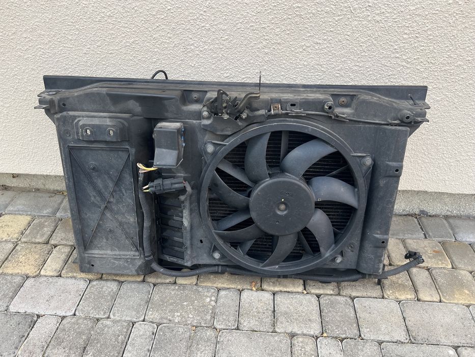 Телевізор передня панель касета радіаторів Peugeot 308 Citroen