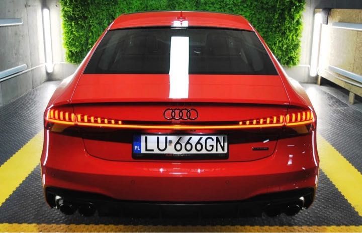 Auto do ślubu Audi A7 C8 w pięknym czerwonym kolorze