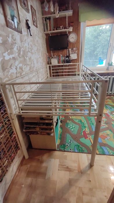 Łóżko do pokoju dziecka