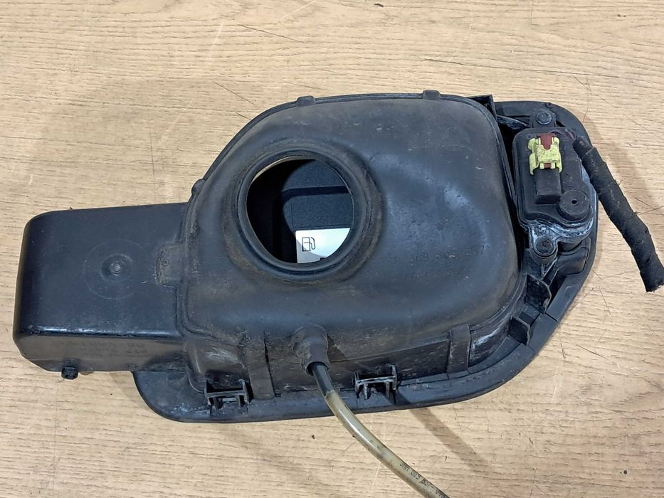 VW Passat B8 LA7W klapka wlewu paliwa blokada zamek