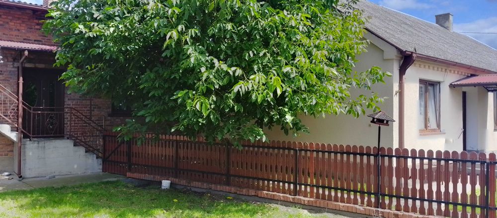 Mieszkanie z budynkami gospodarczymi