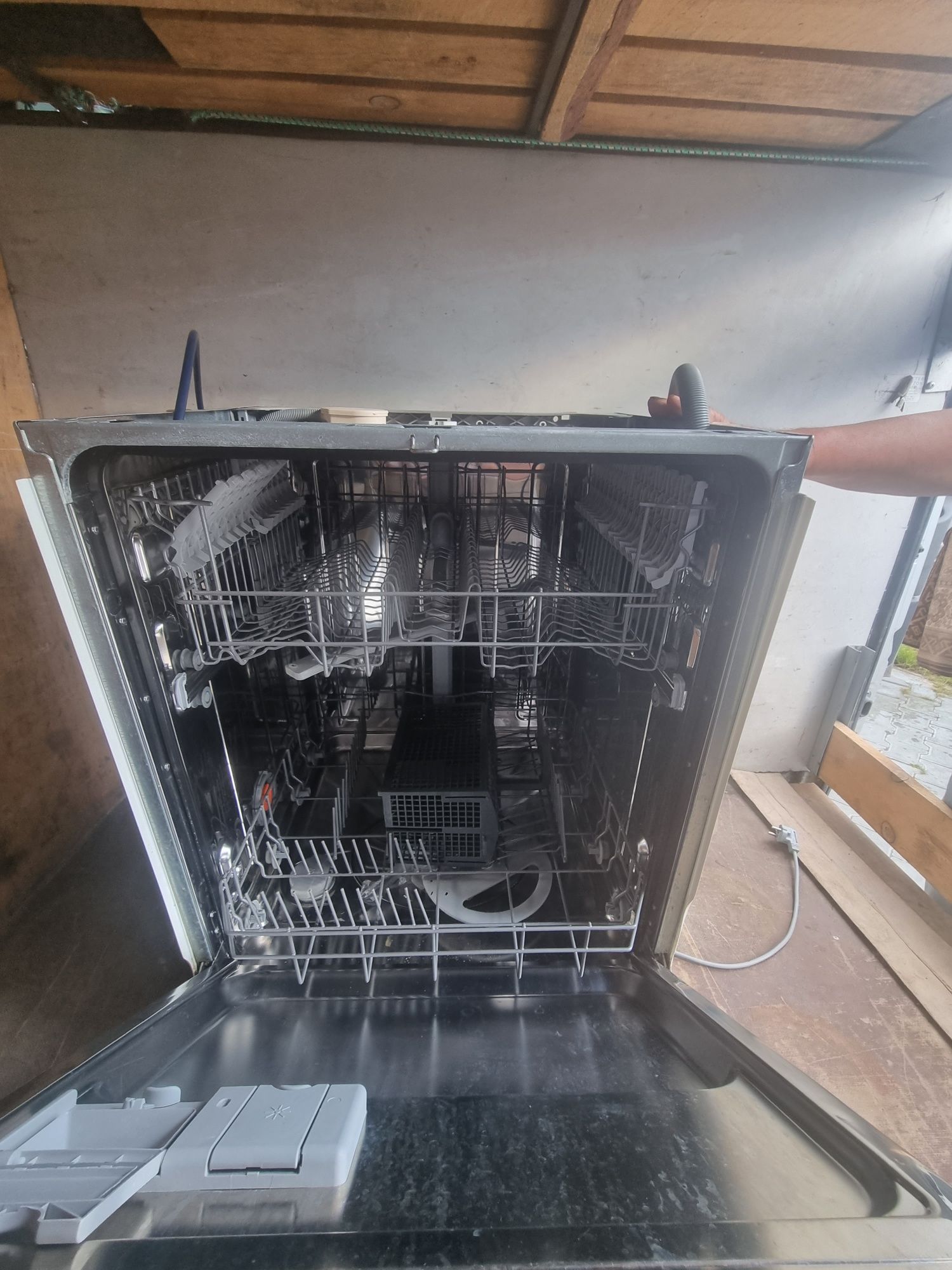 Посудомийна машина Electrolux