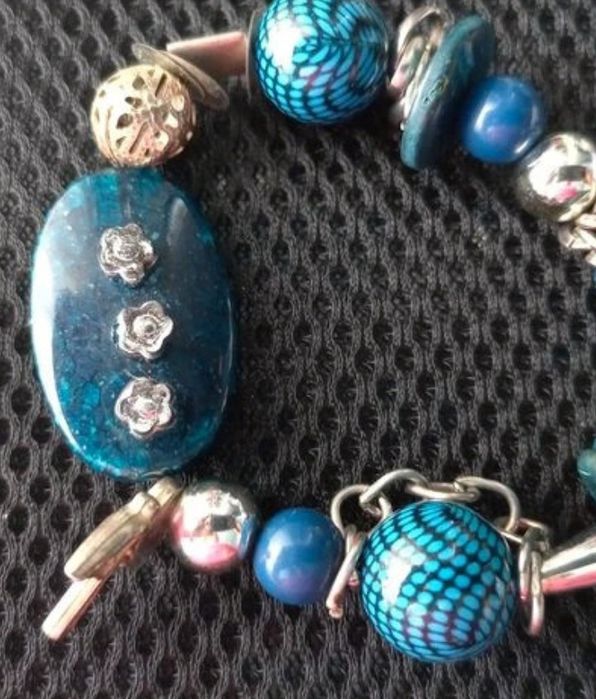 Pulseira em tons de azul petróleo