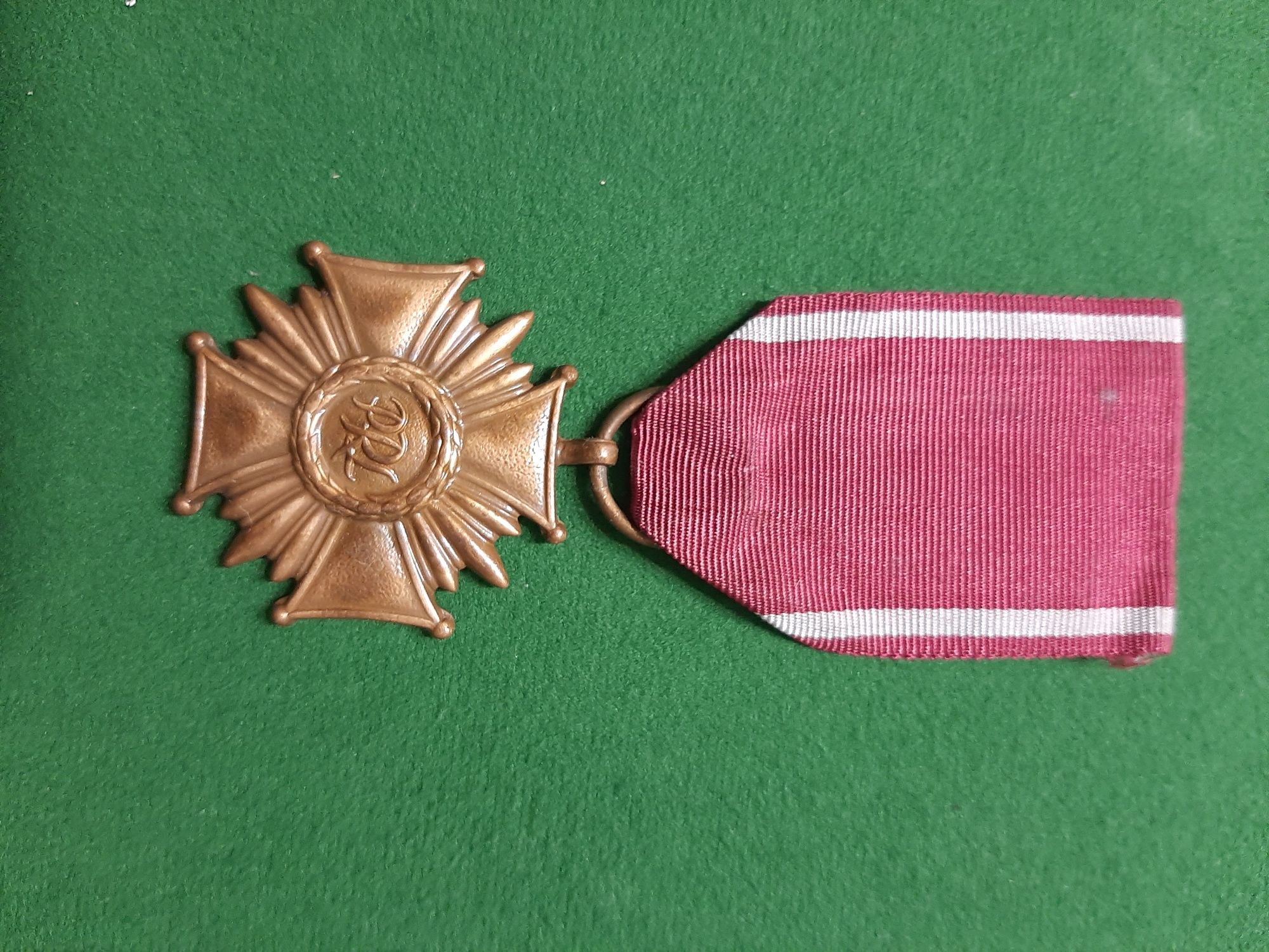 Brazowy Krzyż  Zasługi PRL