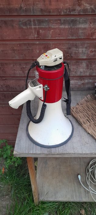 Megafon przenośny tuba