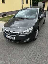 Opel Astra J 2011