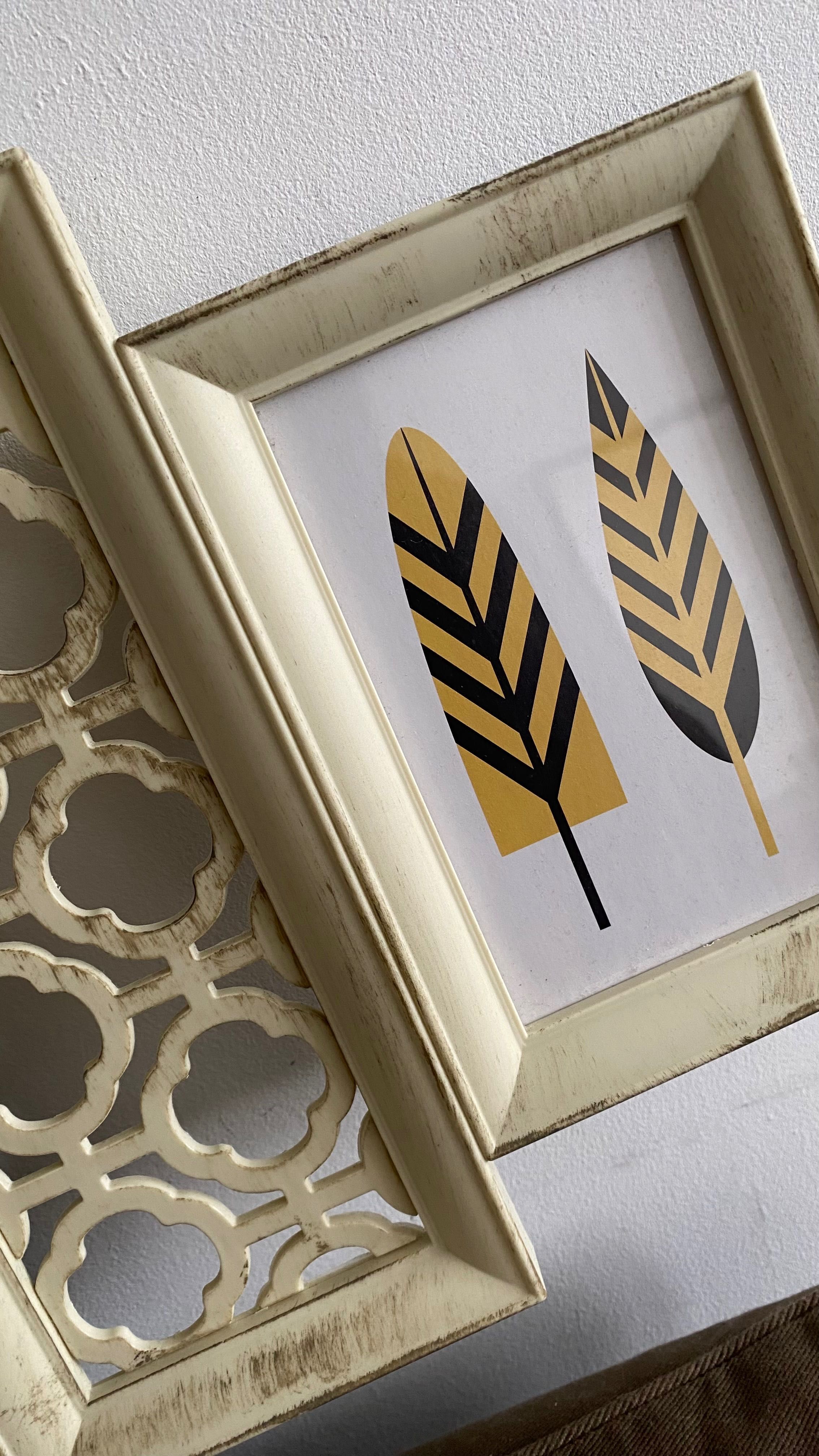 Moldura creme com várias frames
