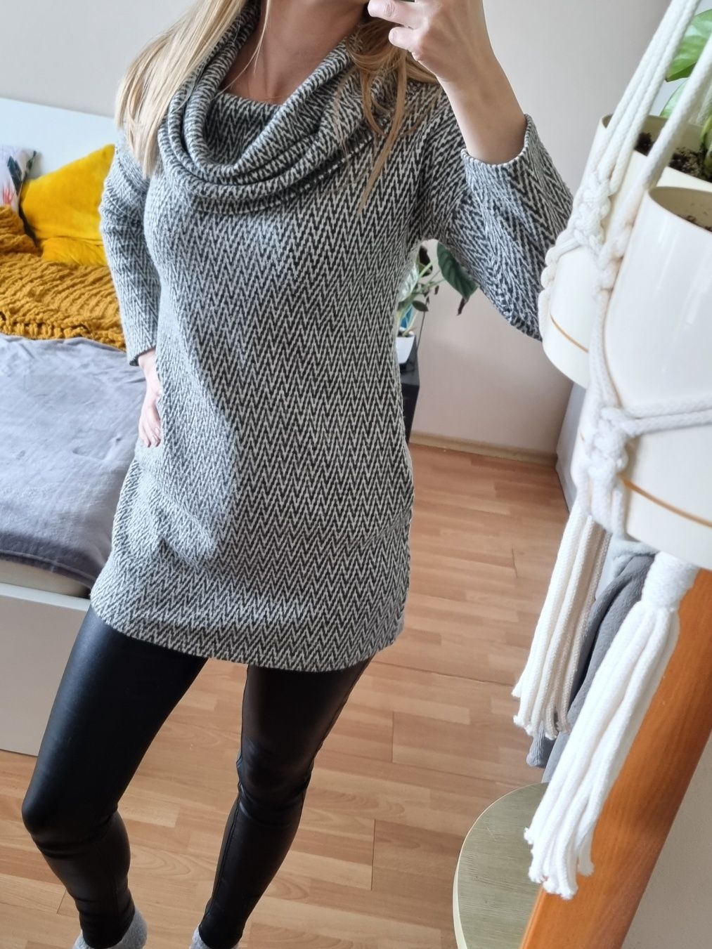 Długi sweter z kieszeniami
