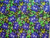 Яркая ткань с синими цветами, летняя ткань ( большой отрез)