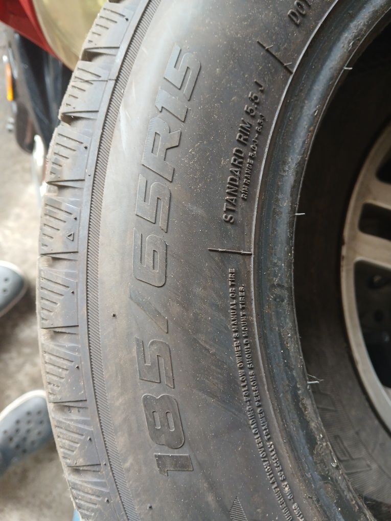 Komplet opon zimowych 185/65 R15
