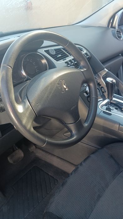 Продам автомобиль Пежо 3008.