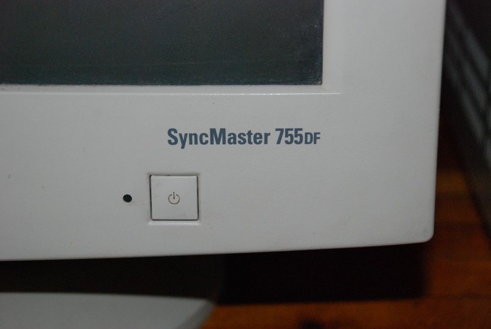 Распродажа!  Монитор SAMSUNG Sync Master 755 df