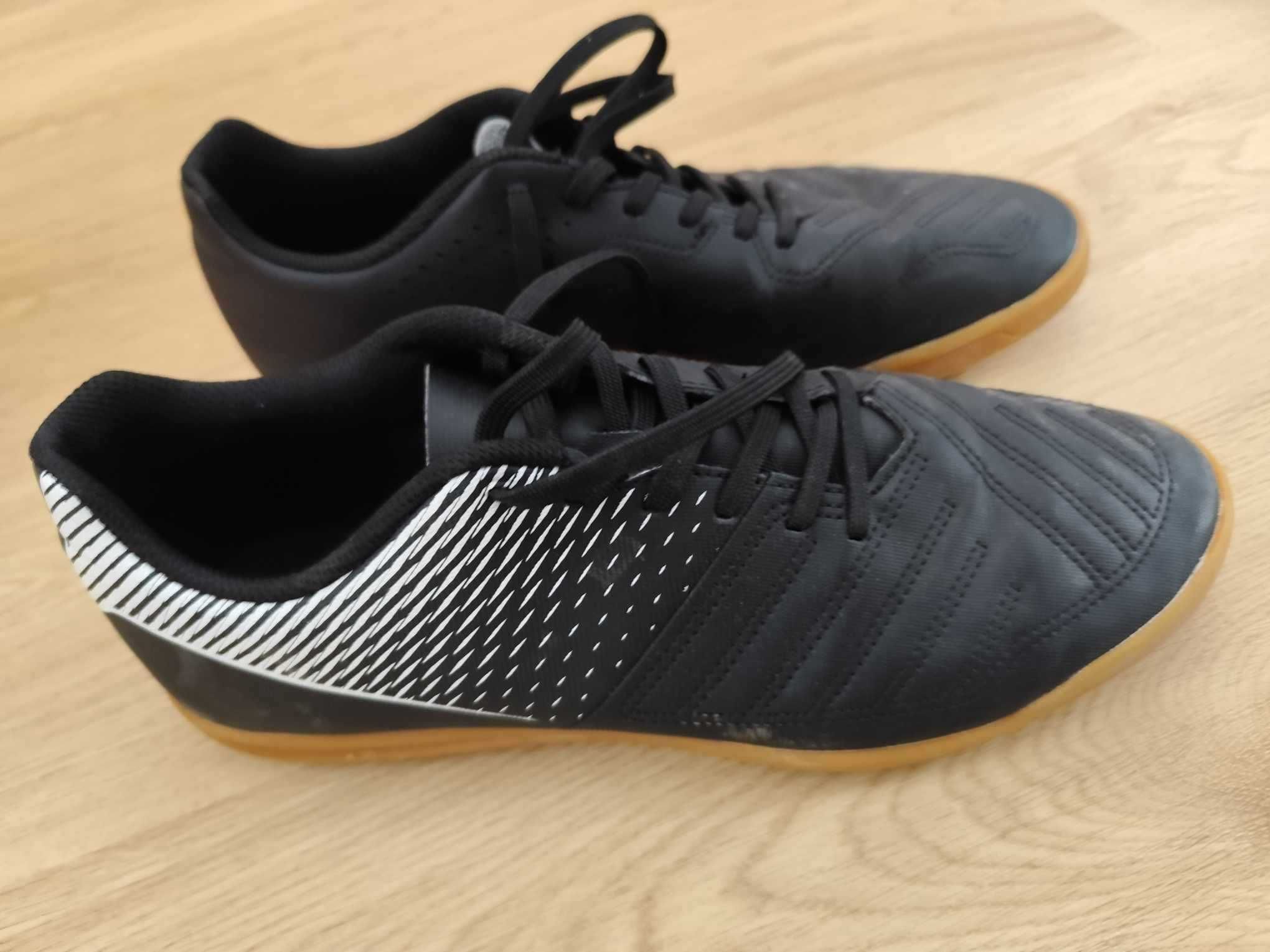 Buty do piłki nożnej halowej Futsal 100 Czarne Decathlon - rozmiar 44
