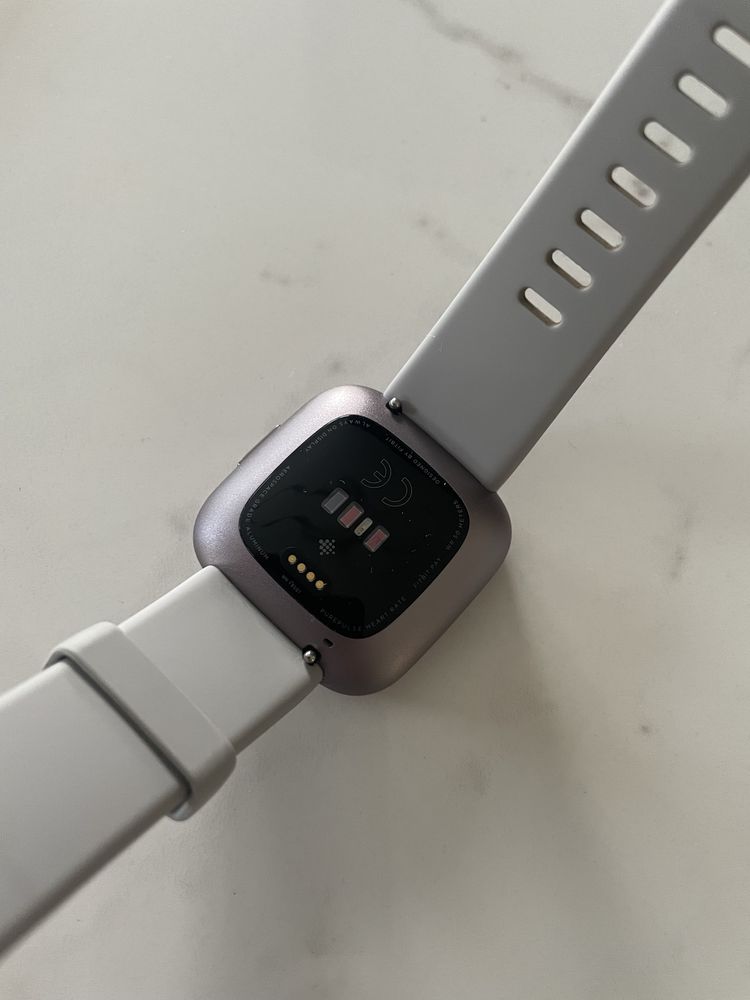 Smartwatch Fitbit Versa 2 szary