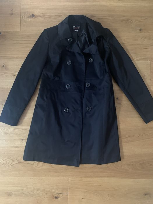 Czarny płaszcz jesienny rozmiar 38 pull&bear