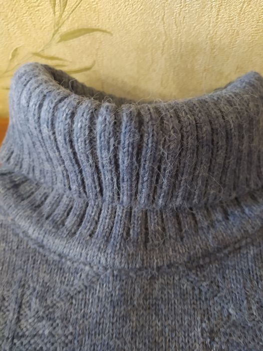 Свитер теплый  для мальчика 5-6 лет.