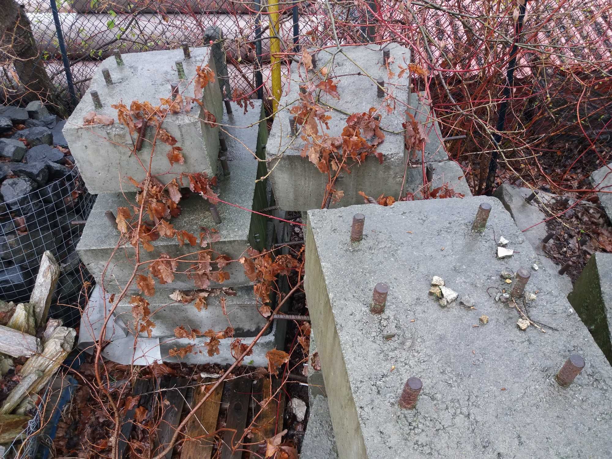 Płyty bloki betonowe podpory słupki  słupy  pod hale