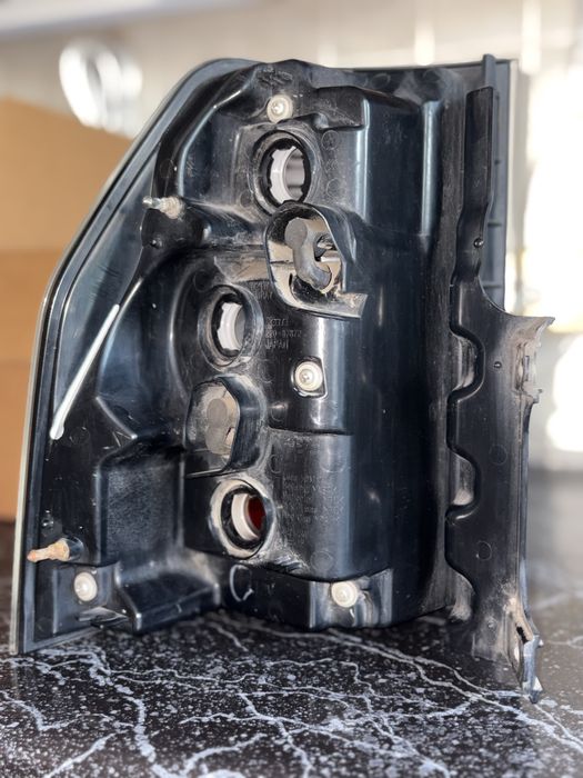 Задний фонарь mitsubishi pajero wagon 4