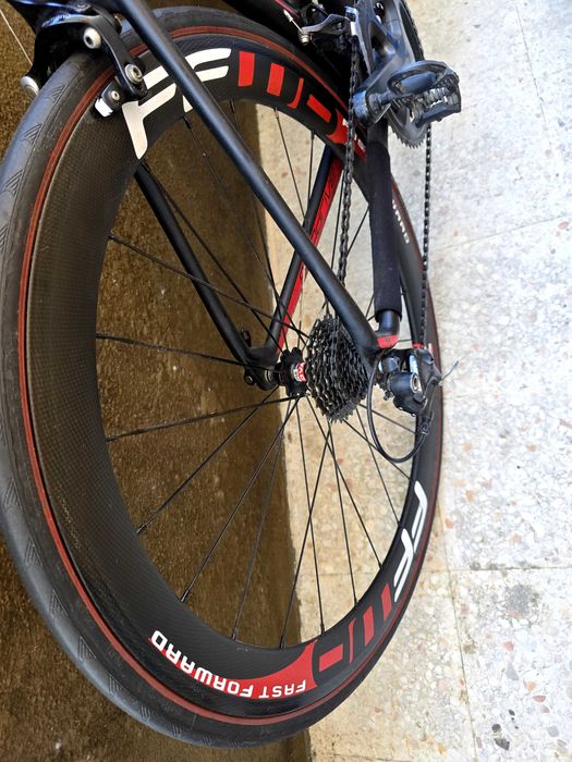 Bicicleta de estrada em carbono