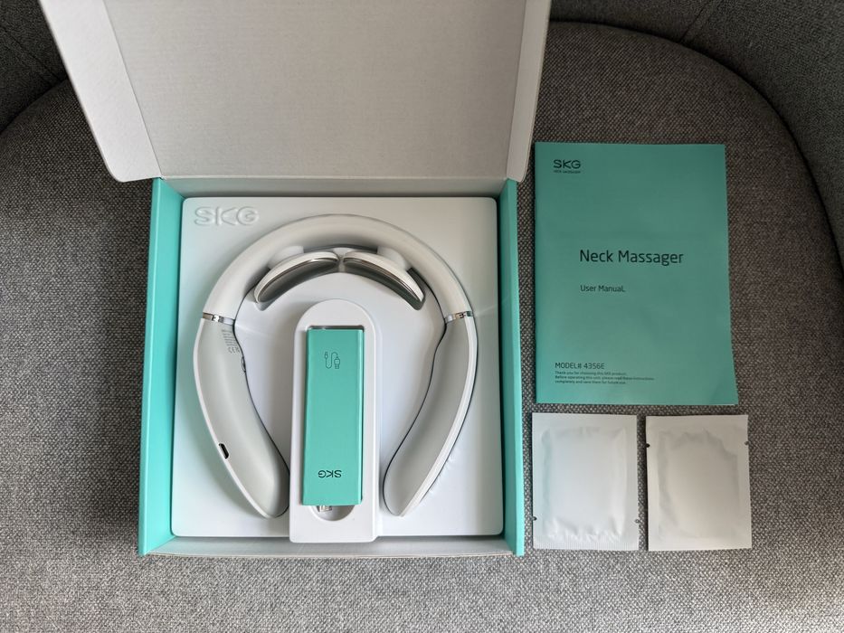 Масажер для шиї SKG 4356E White Neck massager