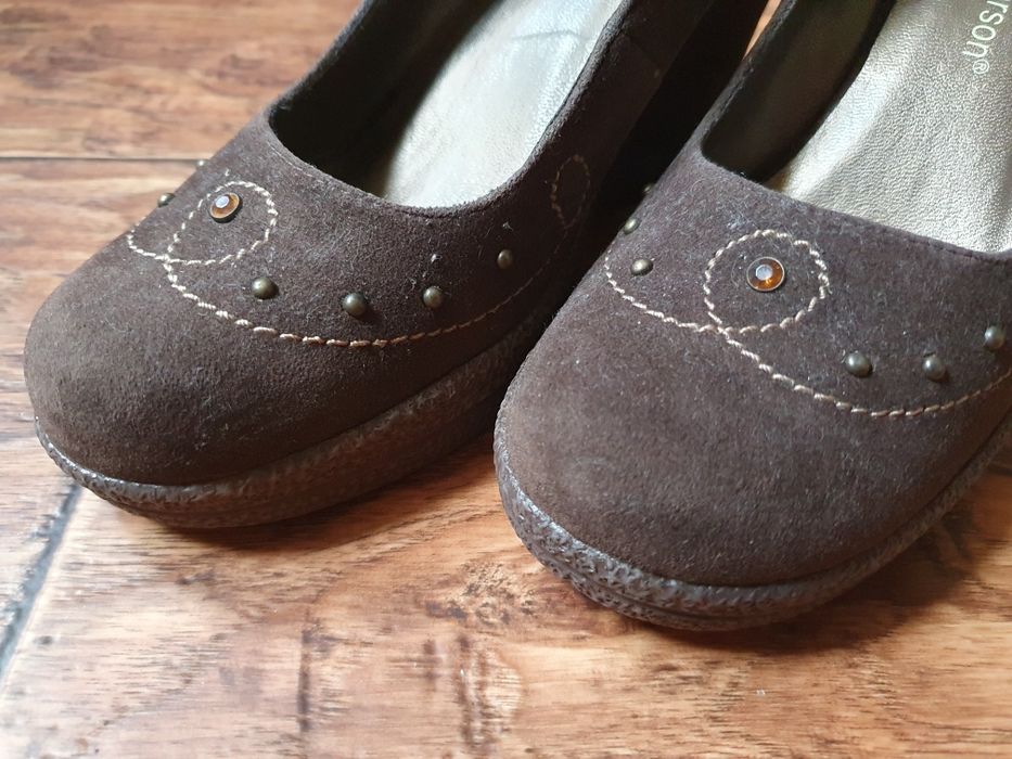Buty damskie czółenka na koturnie Clara Barson 35