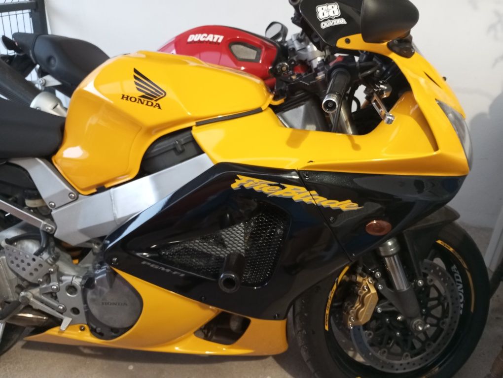 Honda Fireblaide 929rr de 2000 yoda restaurada