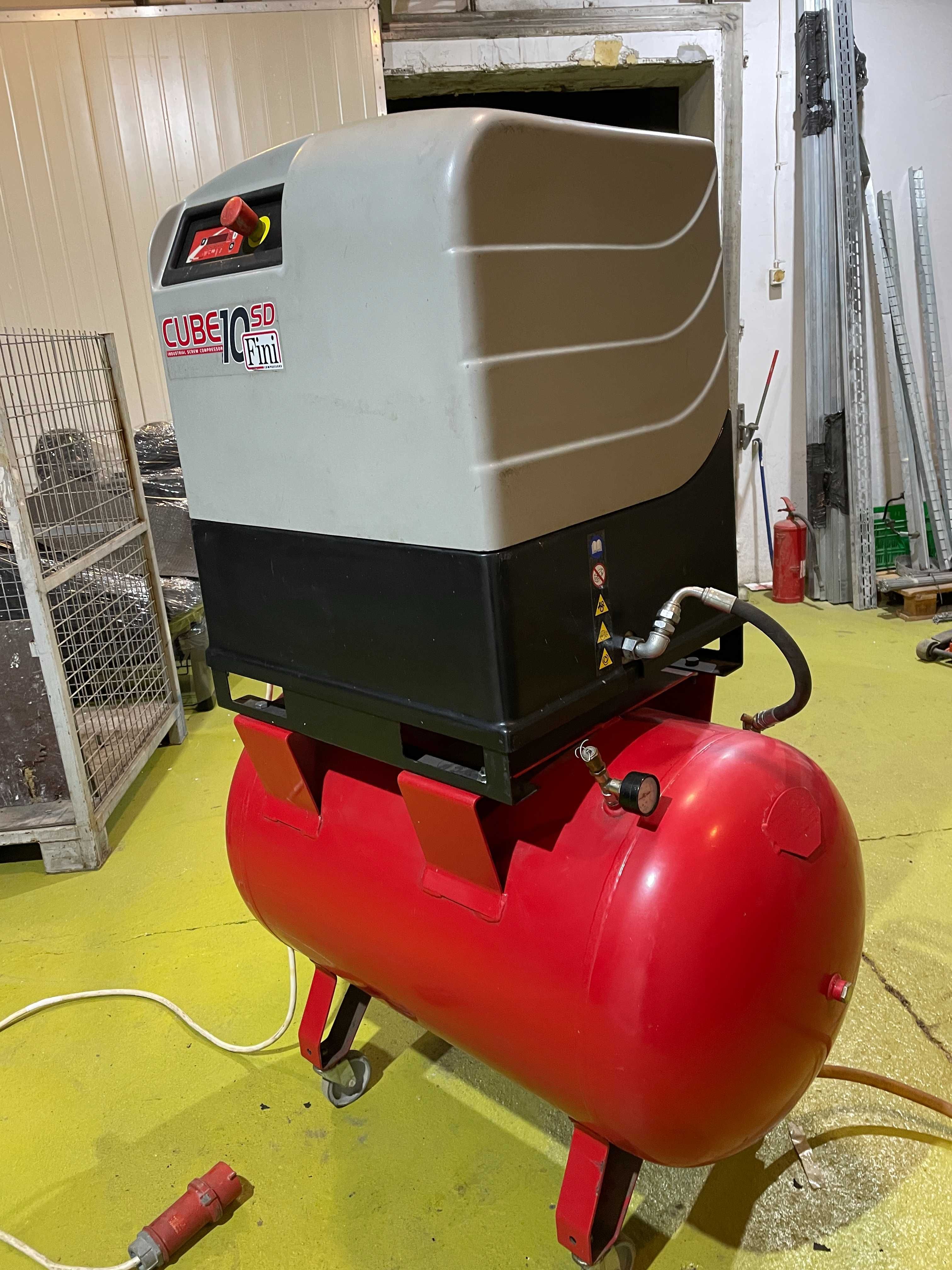 Kompresor śrubowy Sprężarka FINI Cube SD 10  7,5 kW
