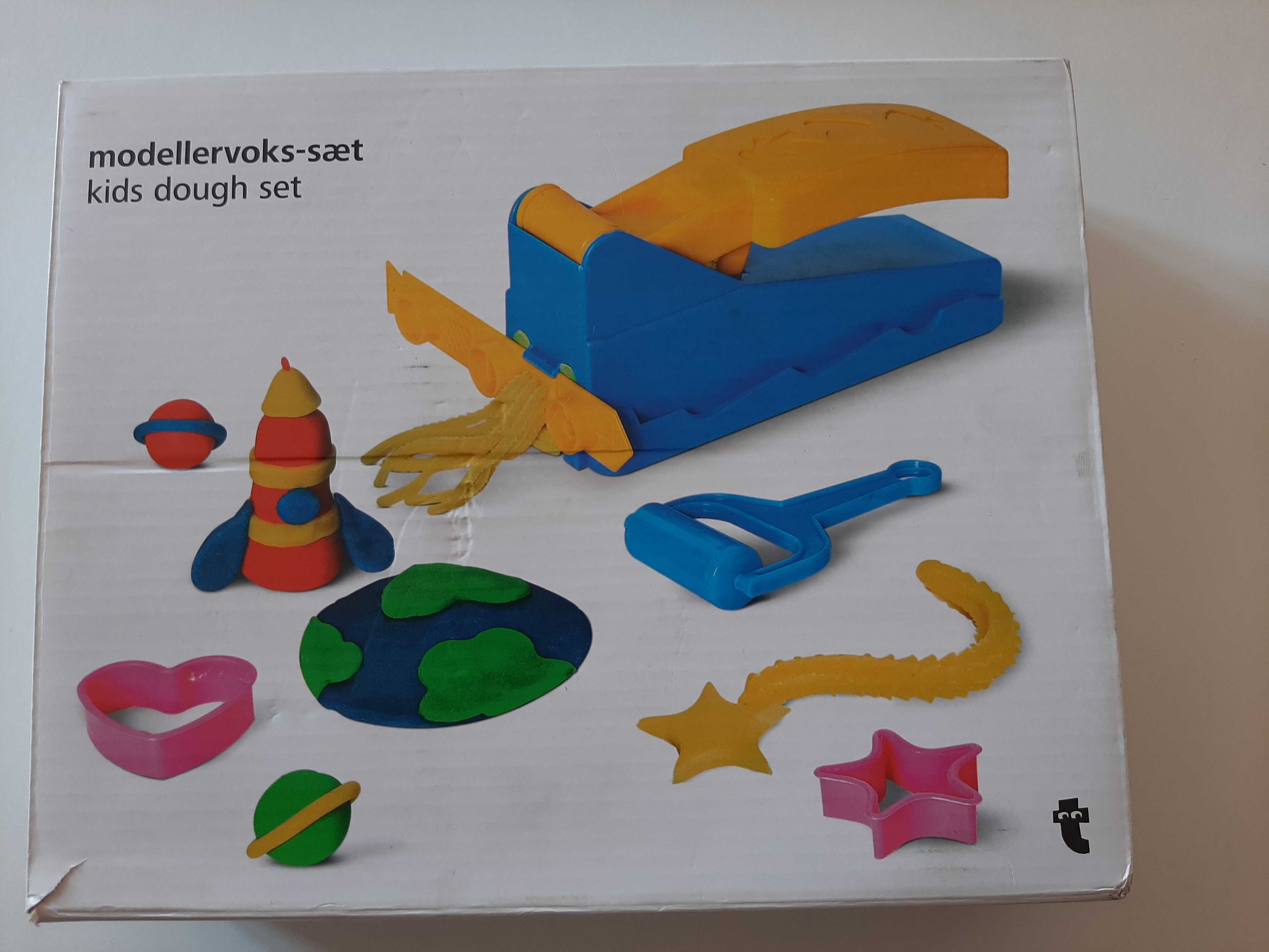 Kit de plasticina com moldes variados