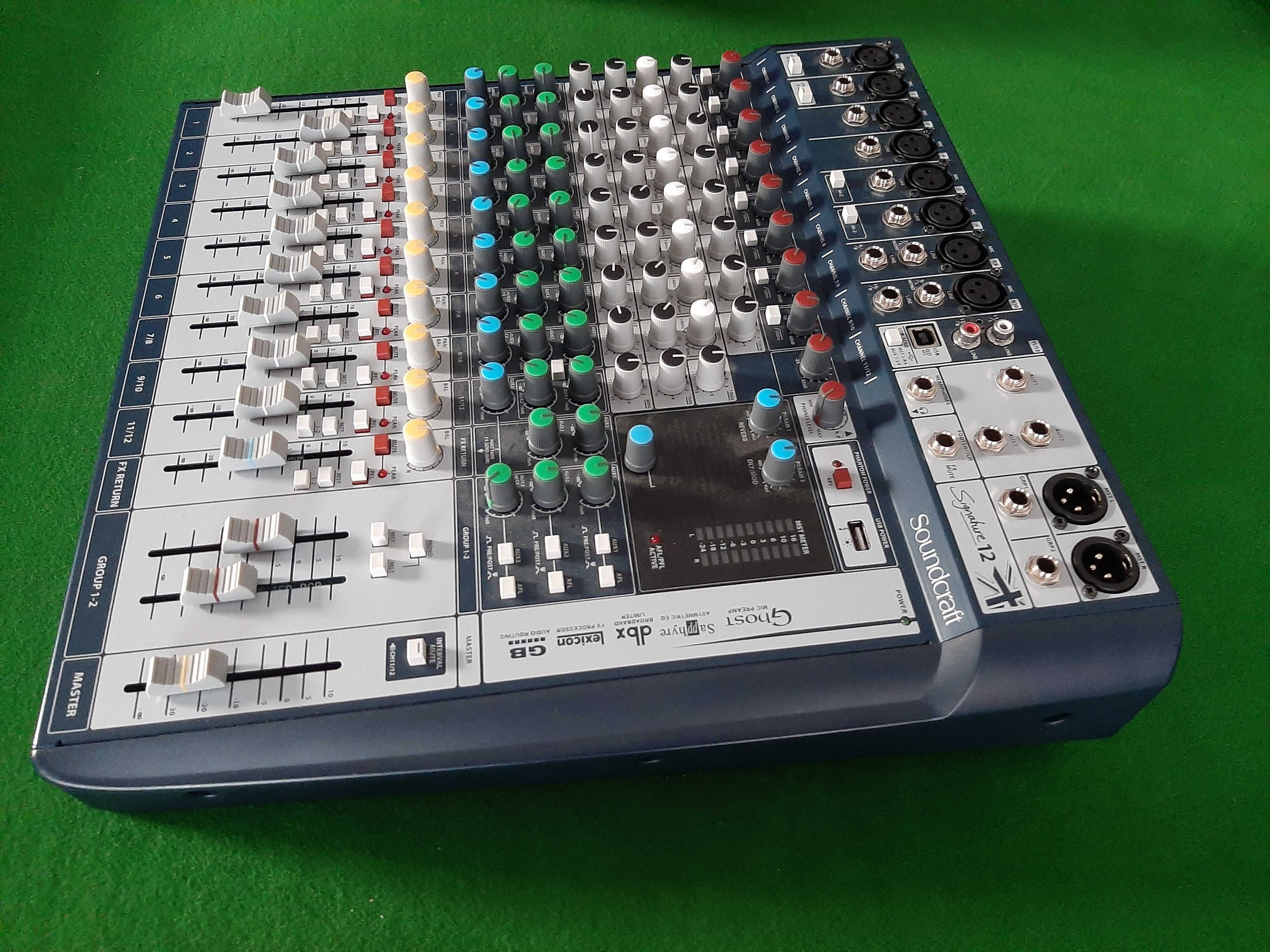 Mixer Soundcraft Signature 12