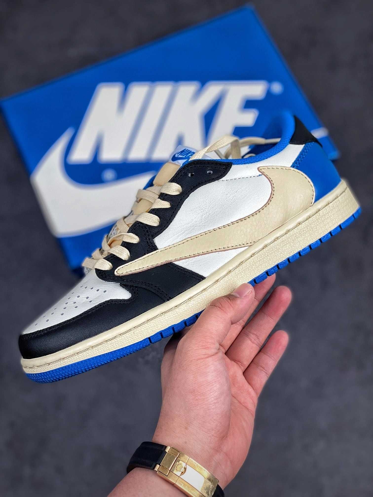 Jordan1Air1RetroLowOGSPFragment x Travis Scott UnisexTrampki R.41